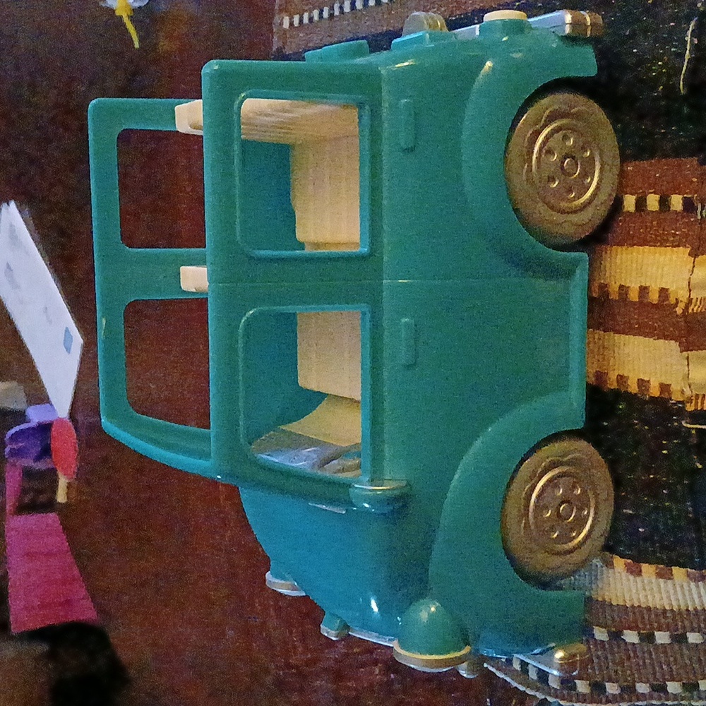 🟢 Turquiose Calico Critters Happy Camper Car